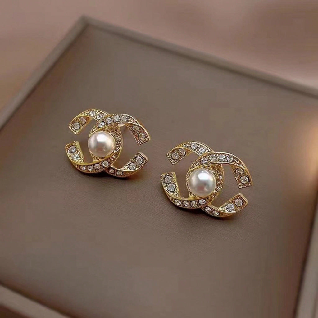 1 Pair Of Fashionable & Luxurious Cross Pearl-Embedded Stud Earrings, Versatile C-Shaped Hoops For Women , Fashion Cross Earrings: Luxurious Cross Pearl Studs, Versatile C-Shaped Hoops For Daily Wear