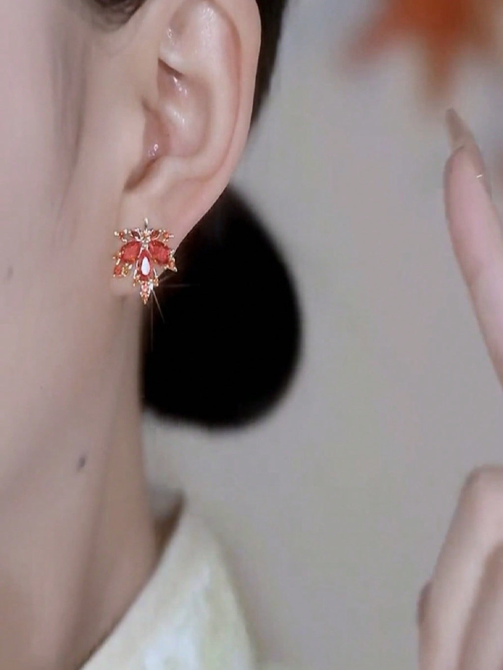 Stylish Maple Leaf Earrings & Necklaces – High-End, Niche Design, Premium Vibe, Light Luxury Stud Earrings