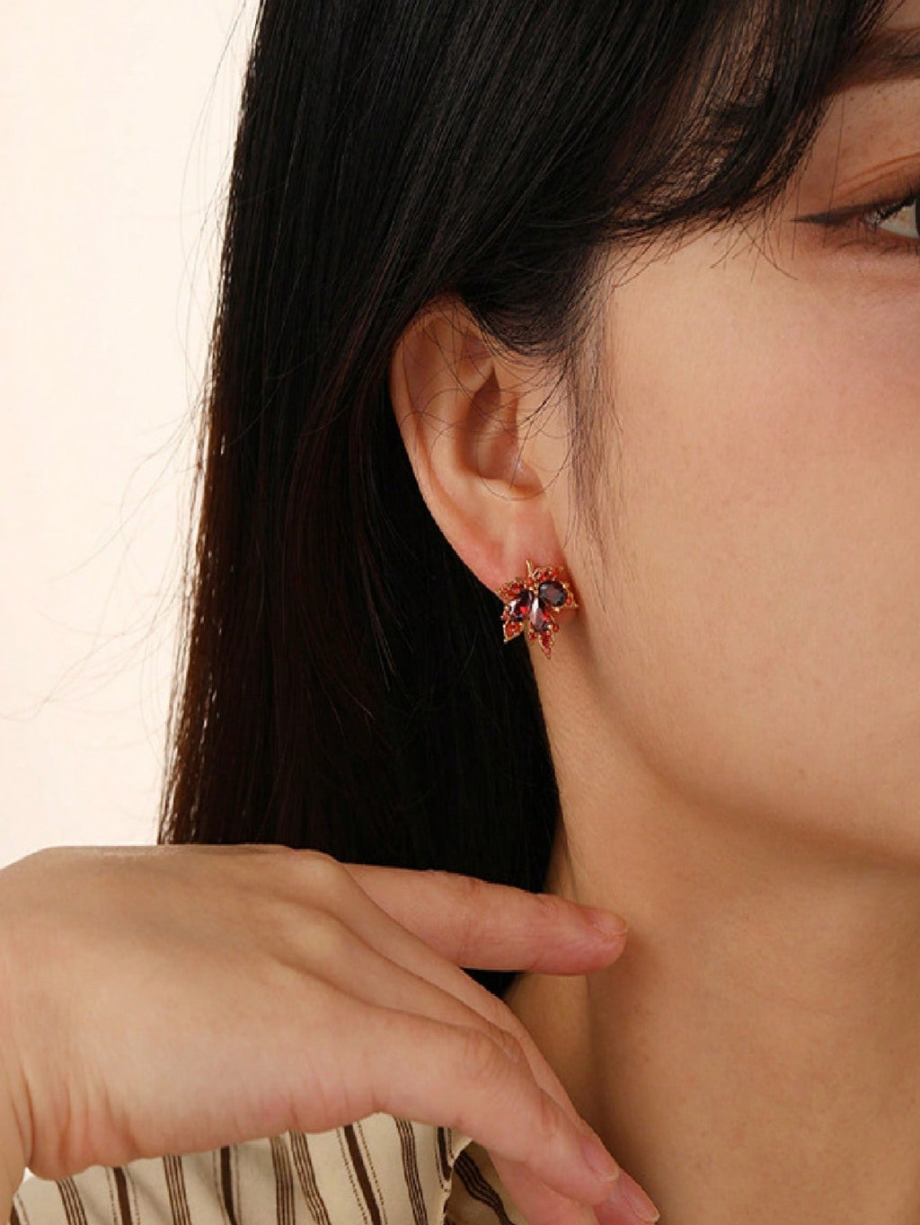 Stylish Maple Leaf Earrings & Necklaces – High-End, Niche Design, Premium Vibe, Light Luxury Stud Earrings