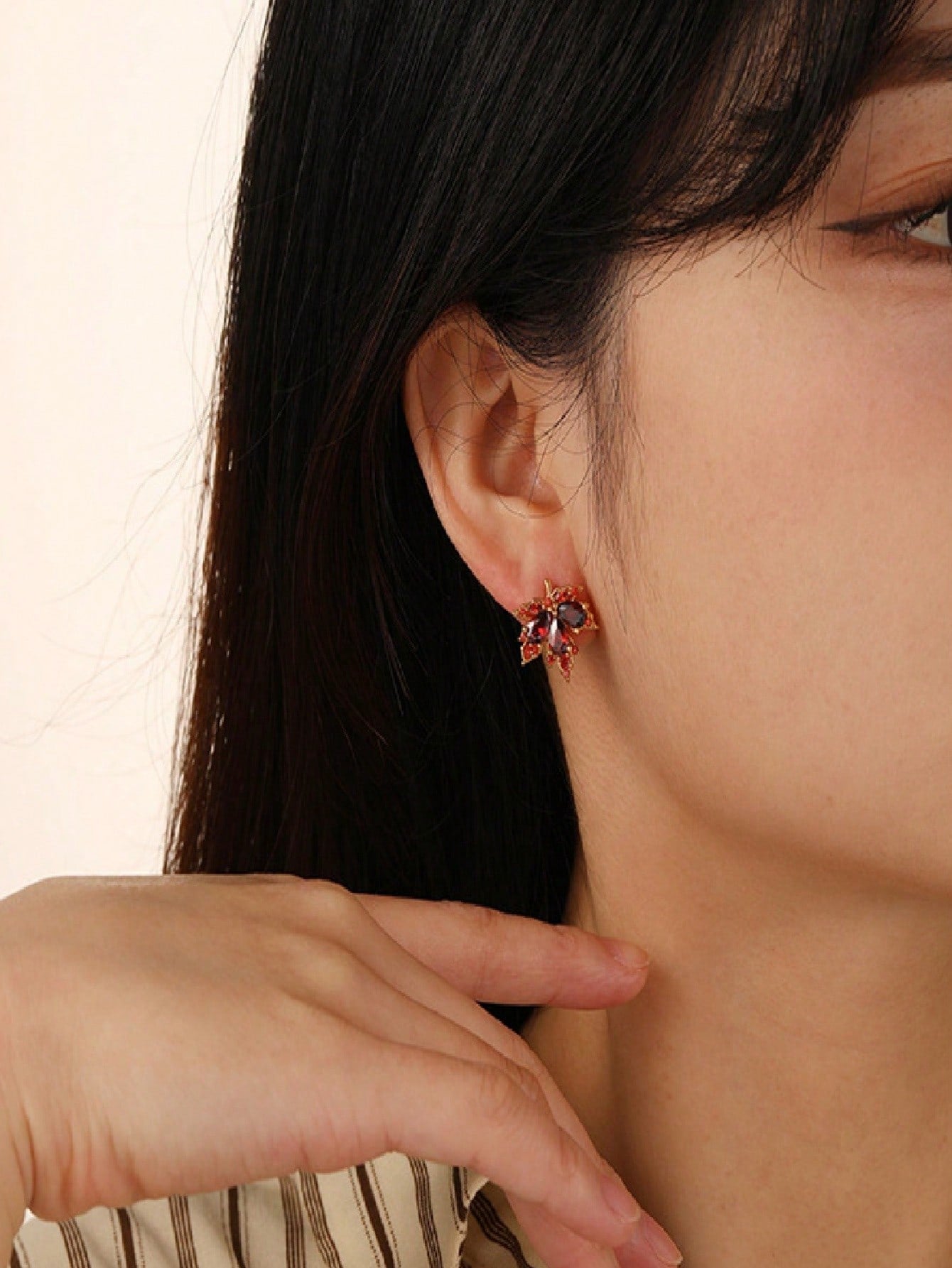 Stylish Maple Leaf Earrings & Necklaces – High-End, Niche Design, Premium Vibe, Light Luxury Stud Earrings