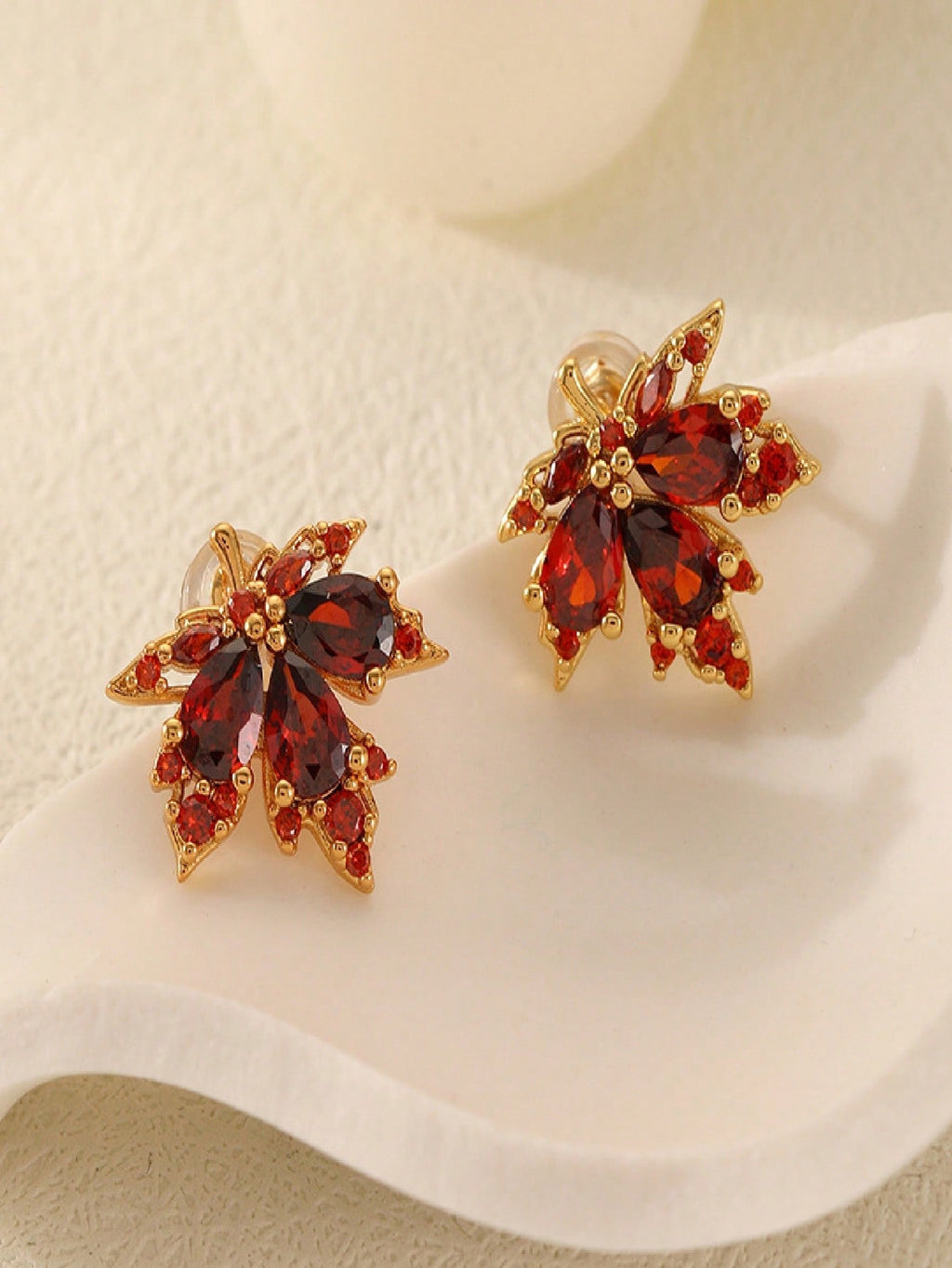 Stylish Maple Leaf Earrings & Necklaces – High-End, Niche Design, Premium Vibe, Light Luxury Stud Earrings