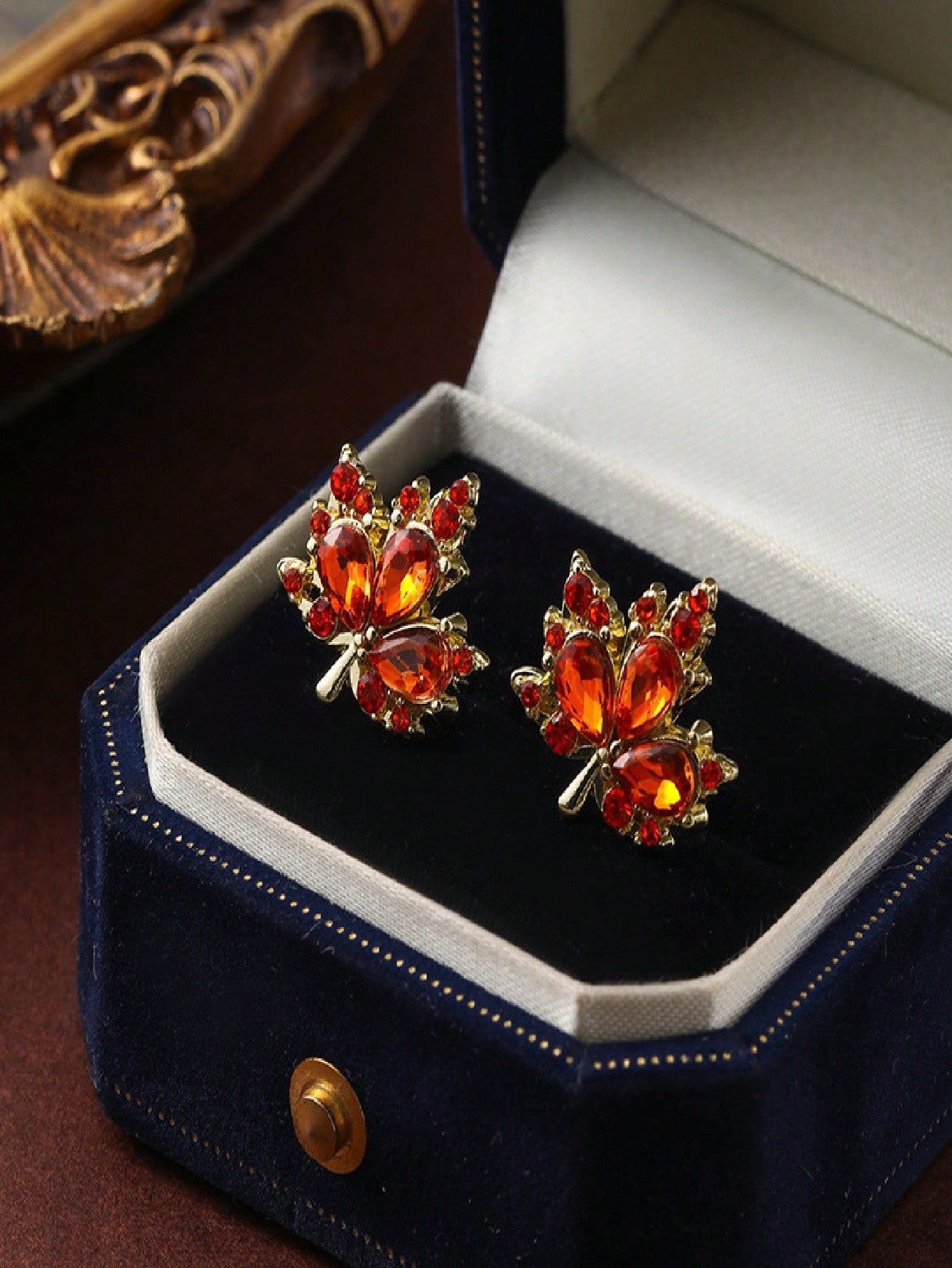 Stylish Maple Leaf Earrings & Necklaces – High-End, Niche Design, Premium Vibe, Light Luxury Stud Earrings