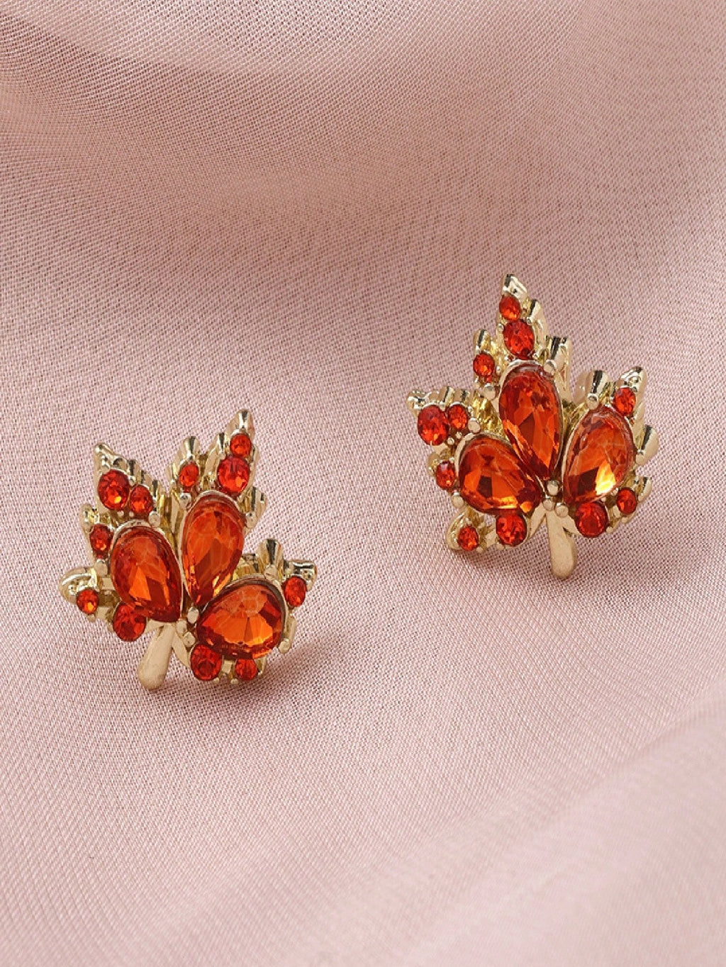 Stylish Maple Leaf Earrings & Necklaces – High-End, Niche Design, Premium Vibe, Light Luxury Stud Earrings