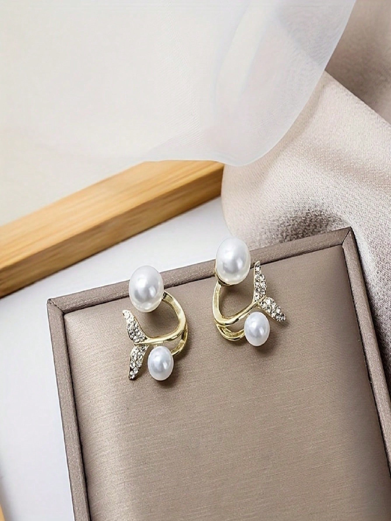 Women's Gold Alloy Mermaid Tail Studs – Crystal-Inlaid, Elegant For Daily/Formal Wear, All-Season Mermaid Gift, Minimalist, Crystal Details, Stylish Exquisite Earrings