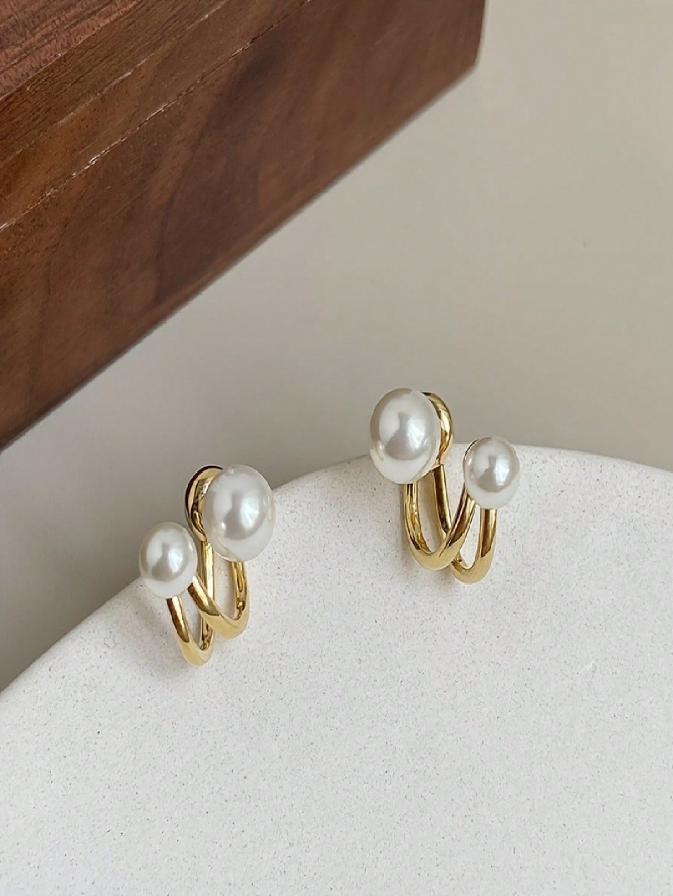 Elegant White Freshwater Pearl Earrings – Women's, Minimalist French Fashion Design, Sparkling, Perfect For Valentine's Day, Parties & Daily Wear, All-Year Applicable; Exquisite Studs, Premium Metal Craftsmanship, Unique Style, Durable Material, Fashion A
