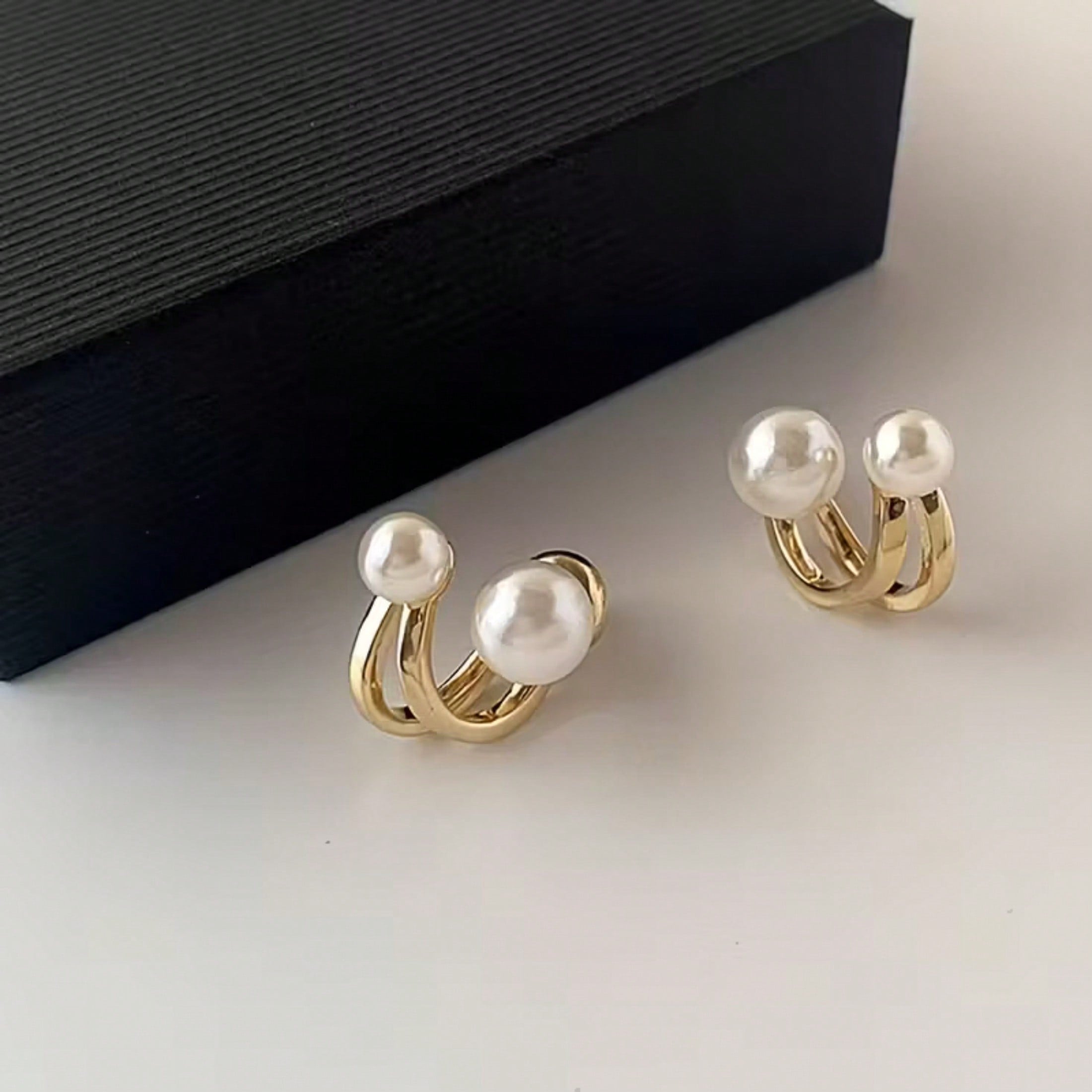 Elegant White Freshwater Pearl Earrings – Women's, Minimalist French Fashion Design, Sparkling, Perfect For Valentine's Day, Parties & Daily Wear, All-Year Applicable; Exquisite Studs, Premium Metal Craftsmanship, Unique Style, Durable Material, Fashion A
