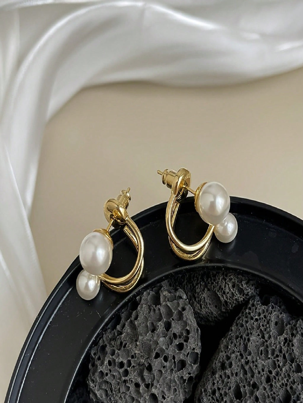Elegant White Freshwater Pearl Earrings – Women's, Minimalist French Fashion Design, Sparkling, Perfect For Valentine's Day, Parties & Daily Wear, All-Year Applicable; Exquisite Studs, Premium Metal Craftsmanship, Unique Style, Durable Material, Fashion A
