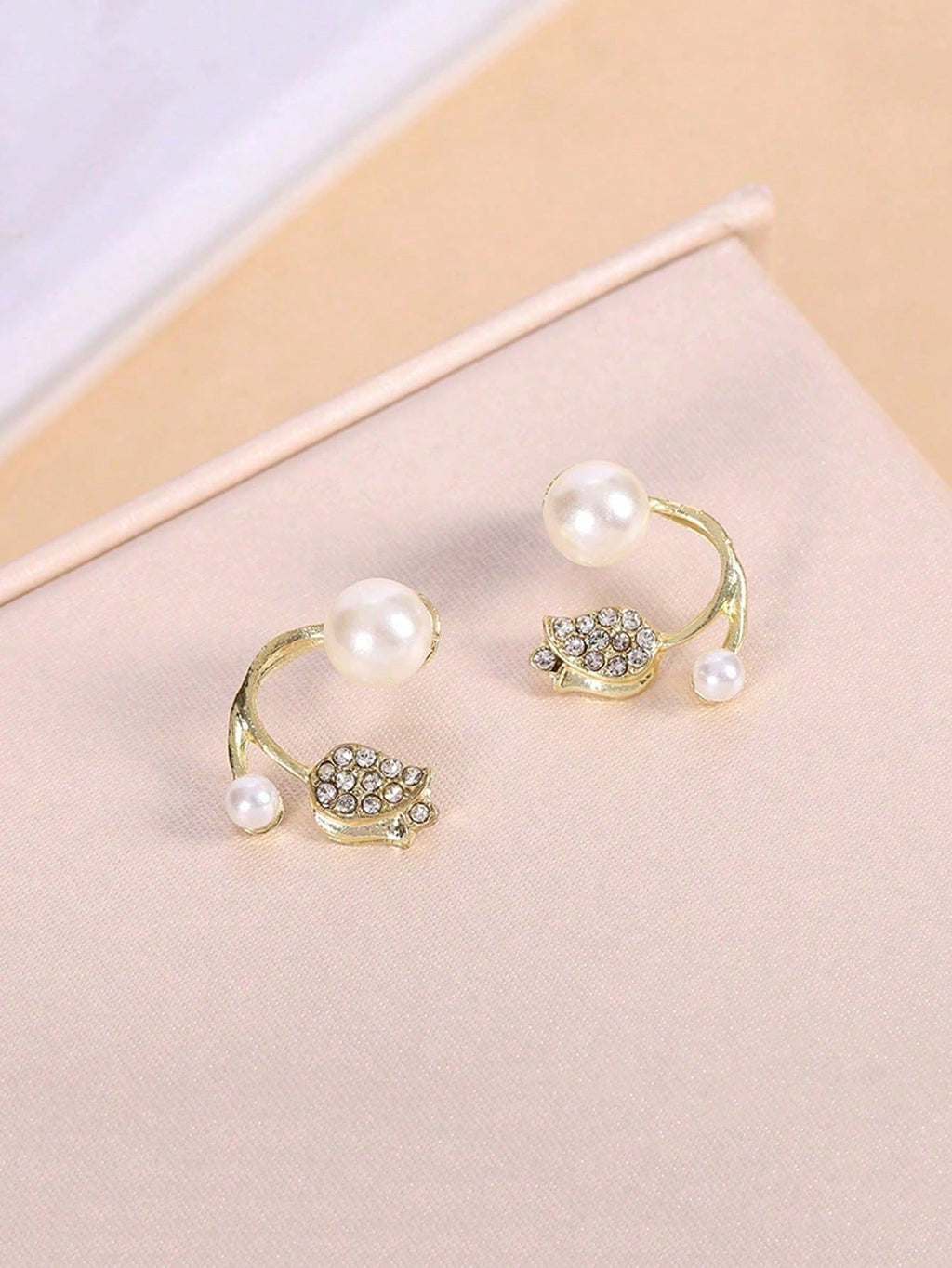 1 Pair Chic Tulip Design Earrings, Sweet Style Suitable For Teenagers, Daily Wear Or A Gift For Friends