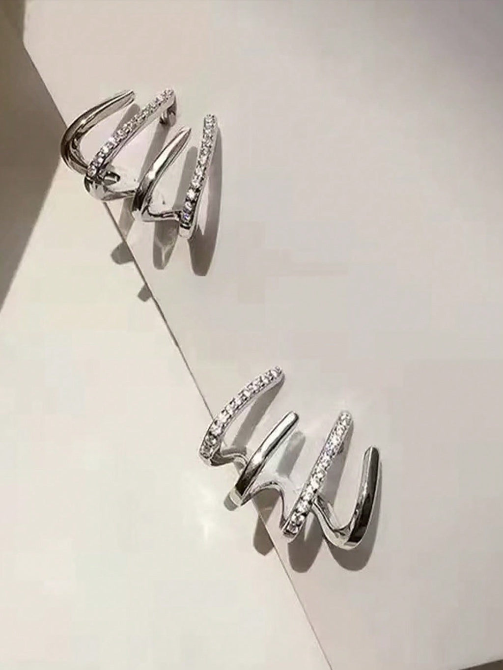 Women's Niche Design Four-Claw Ear Row Earrings, Simple High-End – Light Luxury Cold Style Internet Celebrity Studs