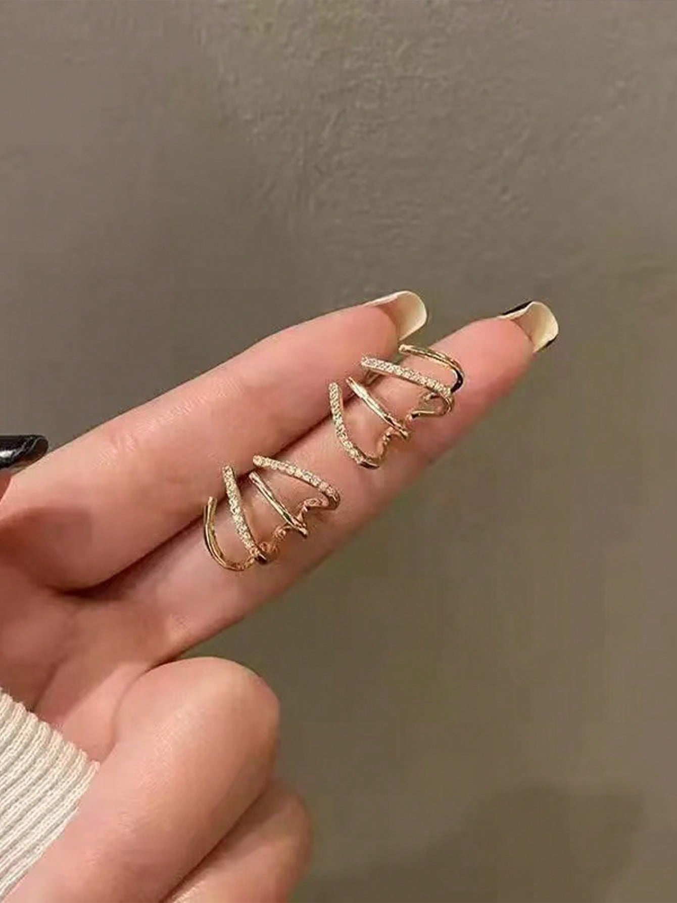 Women's Niche Design Four-Claw Ear Row Earrings, Simple High-End – Light Luxury Cold Style Internet Celebrity Studs