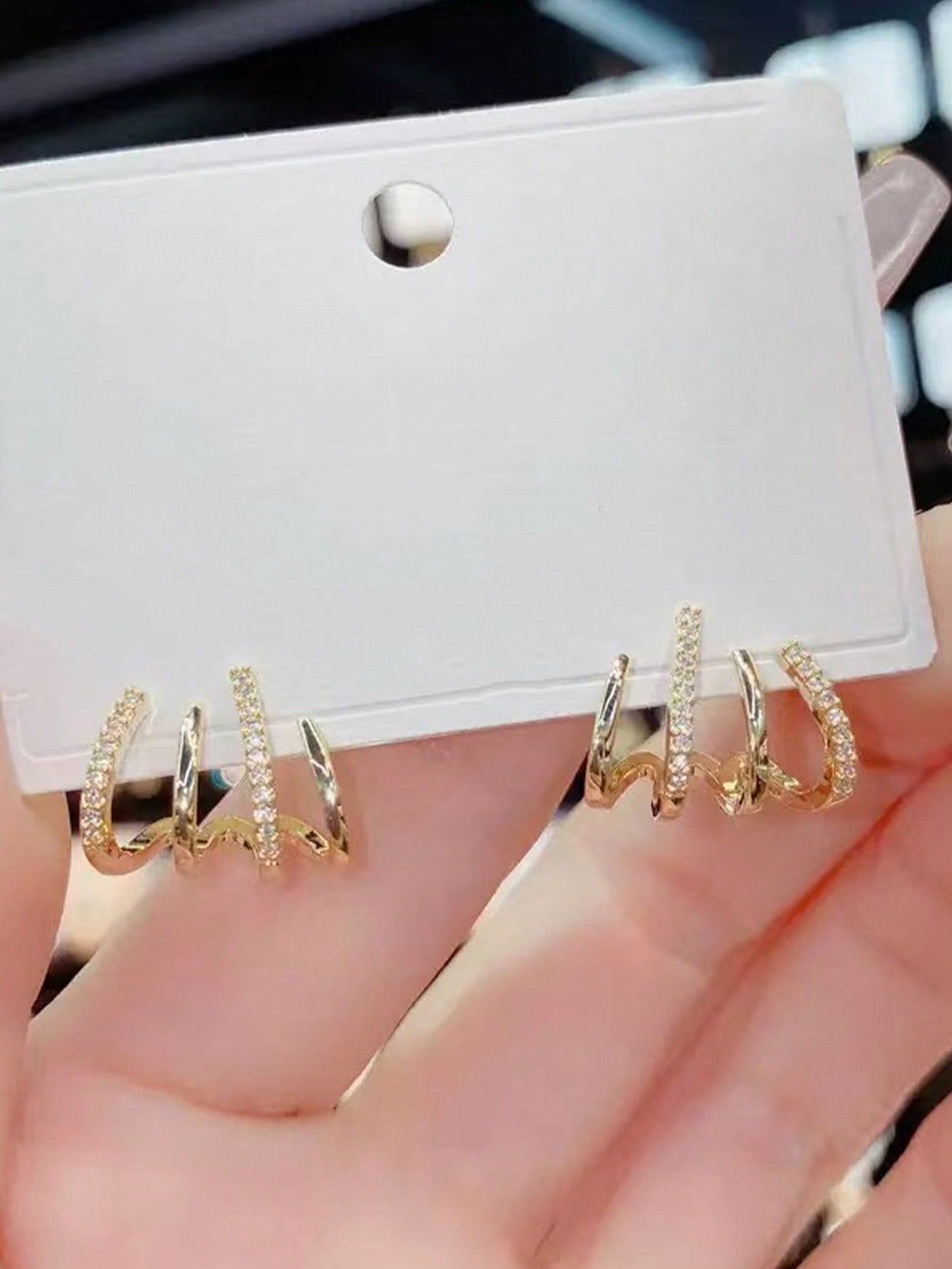 Women's Niche Design Four-Claw Ear Row Earrings, Simple High-End – Light Luxury Cold Style Internet Celebrity Studs