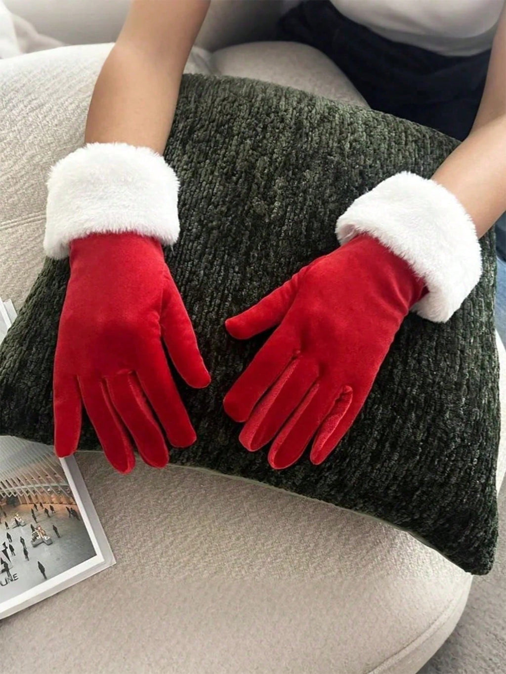 1 Pair Women's Short Velvet Christmas Gloves, White Fur Trim - Warm Holiday Party Gloves, Christmas Decorations & Home Gifts