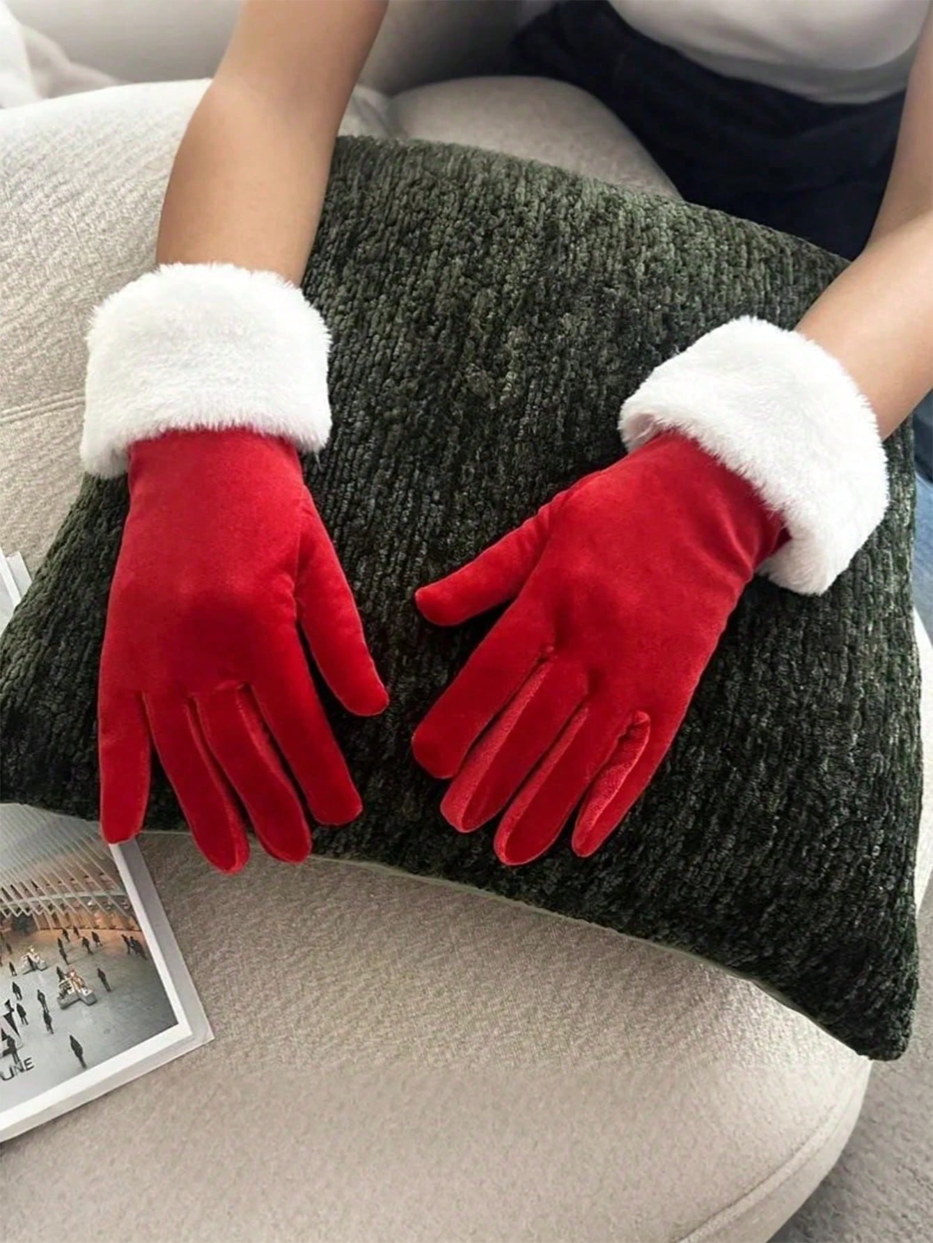 1 Pair Women's Short Velvet Christmas Gloves, White Fur Trim - Warm Holiday Party Gloves, Christmas Decorations & Home Gifts