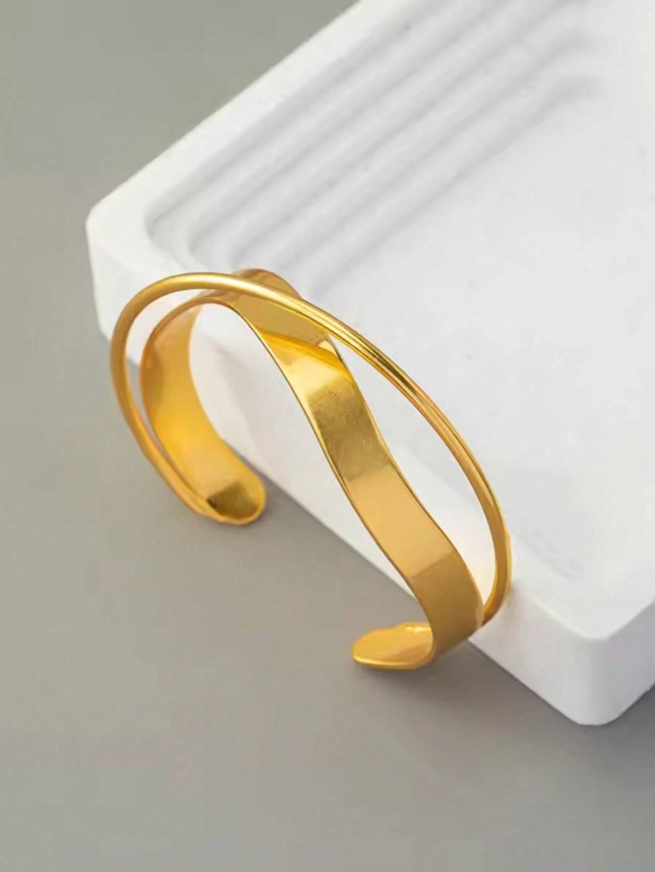 1PC Irregular Geometry Bracelet With Adjustable Mobius Design – Contemporary Modern Fashion