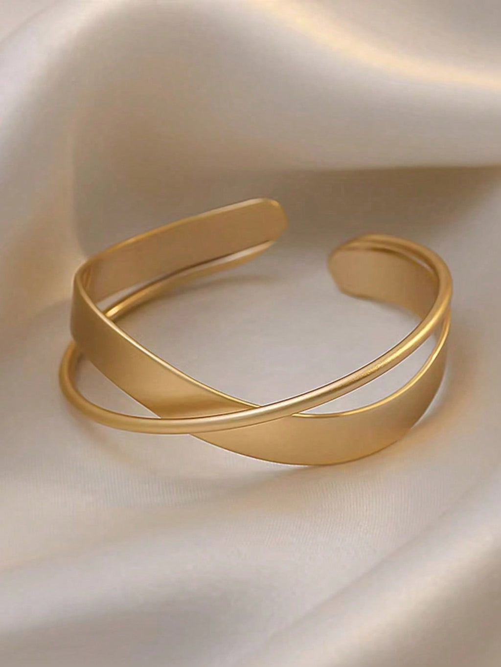 1PC Irregular Geometry Bracelet With Adjustable Mobius Design – Contemporary Modern Fashion