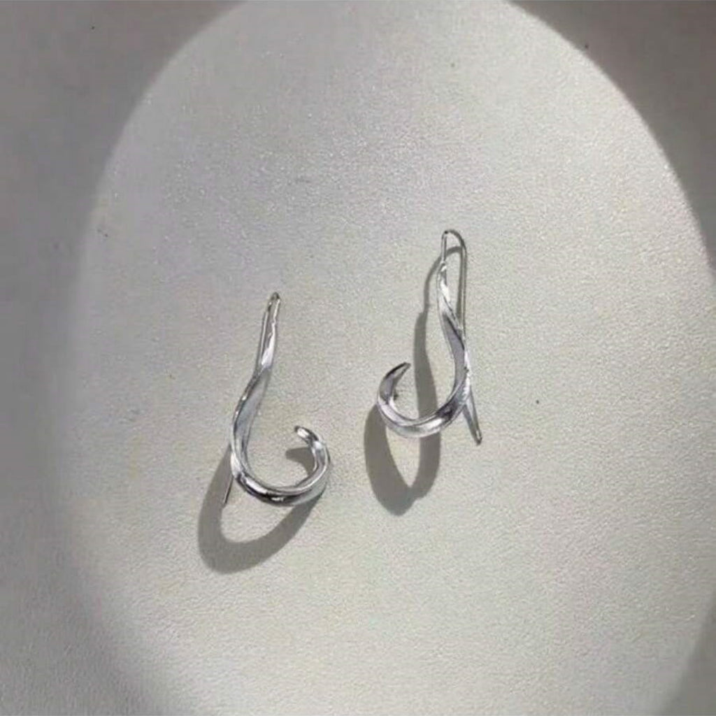 1 Pair Silver-Tone Retro Hook Earrings – Unique Irregular Design & Hypoallergenic, Bohemian-Chic Travel Souvenirs & Thoughtful Gifts for Women (Valentine’s Day, Holidays)