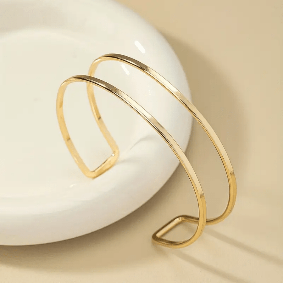 1 Piece Of Classic Double C Adjustable Metal Wire Gold Bracelet, High Quality Elegant Womens Fashion Jewelry, Long Lasting All Season Accessory, Daily Party Wearing Ornament, Nice Gift for Birthday & Anniversary