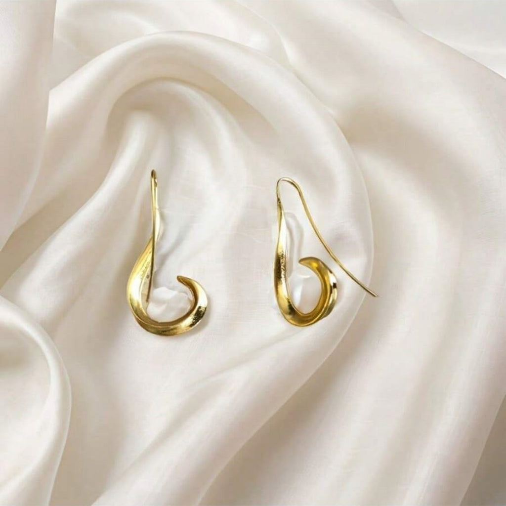 1 Pair Gold-Tone Retro Hook Earrings – Unique Irregular Design & Hypoallergenic, Bohemian-Chic Travel Souvenirs & Thoughtful Gifts for Women (Valentine’s Day, Holidays)