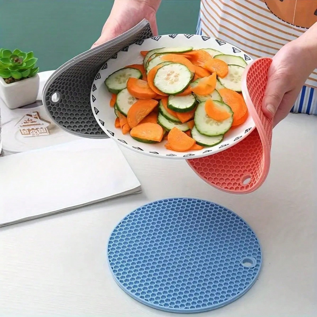 1/2/3PC Silicone Round Hot Pads Trivets, Non-Slip Heat Resistant Up to 450°F Mats for Cooking BBQ Serving, Dishwasher Safe Housewarming Gift