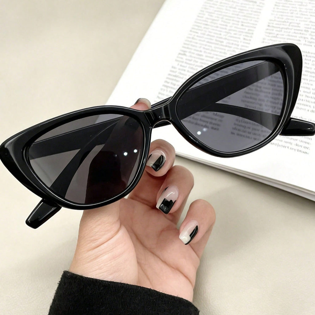 1 Pair Women’s UV Protection Retro Cat Eye Sunglasses – Sleek Black Narrow Frame Adorned with Star Detailing, Perfectly Tailored for Small Face Shapes, Elegant Fashion Shades for Everyday Styling