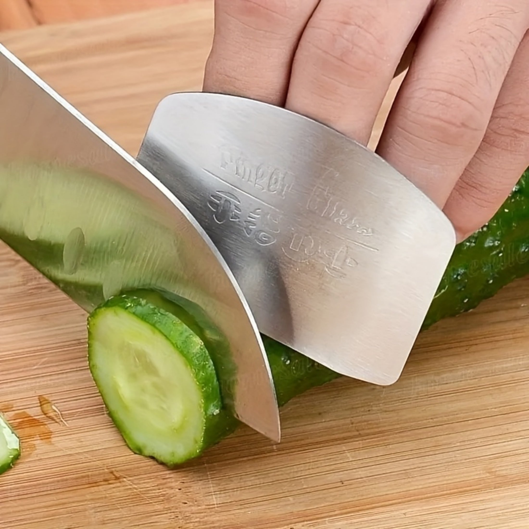 1pc Heavy-Duty Metal Finger Protector, Wear-Resistant Cutting Safety Tool with Optimized Edge, Ergonomic Grip for Easy Operation, Practical Reusable Accessory for Cooking and Outdoor Activities