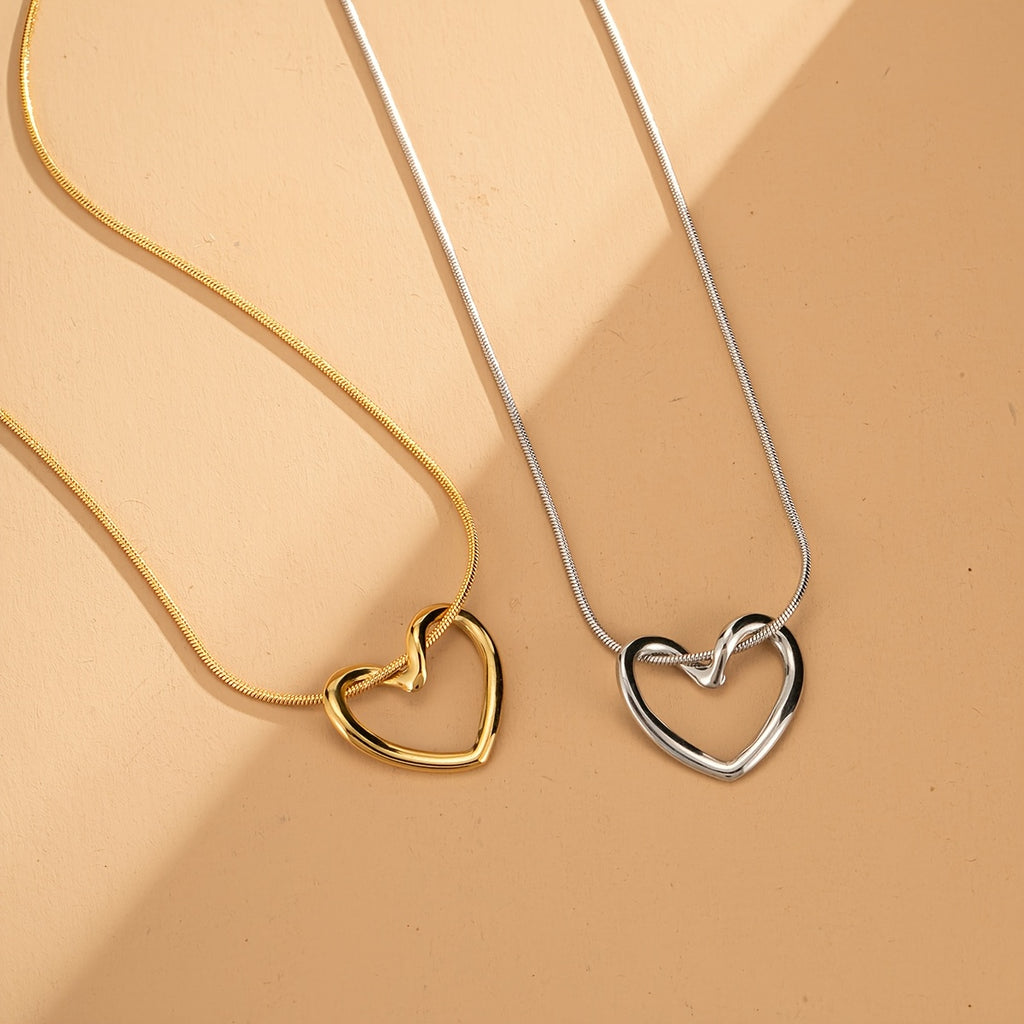 1Pc Minimalist Elegant Open Heart Necklace, Gold Tone Hollow Heart Outline Pendant with Adjustable Chain Fits Various Necklines, Lightweight All-Day Wear Jewelry for Casual, Date & Office Outfits, Sweet Gift for Teens, Young Women and Lovers