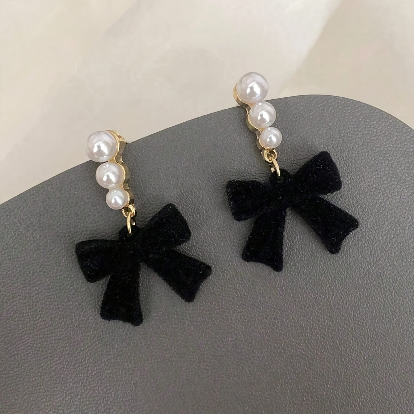 1 Pair Classic Pearl Bow Earrings, Elegant Bow Pearl Ear Jewelry, Versatile Fashion Accessories Suitable for Daily, Date, Wedding and All Kinds of Occasions