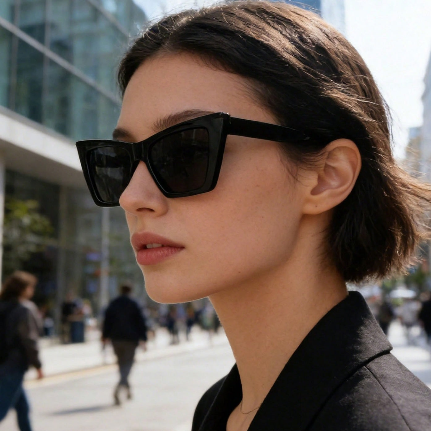 1 Pair Women’s Oversized Cat Eye Sunglasses – Vintage Tea Gradient Transparent Lenses with Full Sun Protection, Timeless Fashion Accessory Perfect for Everyday Wear & Special Occasions