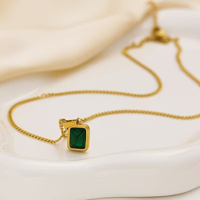 1 Piece Women’s Green Square Pendant Necklace – Retro French-Style Design, Alloy Setting & Elegant Collarbone Chain, Perfect for Valentine’s Day, Party Looks & Daily Wear