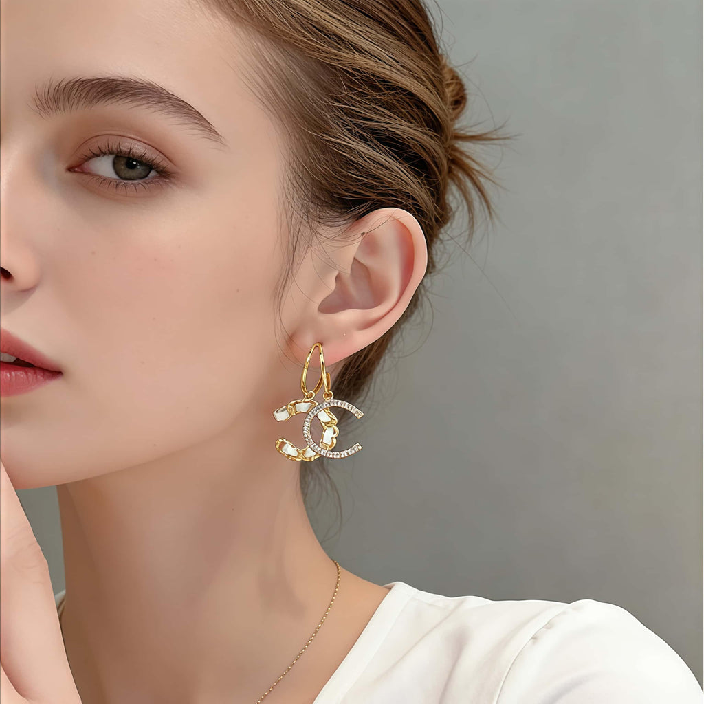 1 Pair Fashionable White Double C Earrings – Exquisite Luxury Braided Detailing, Timeless Elegant Charm, Versatile Jewelry Perfect for Daily Commutes & Special Occasions