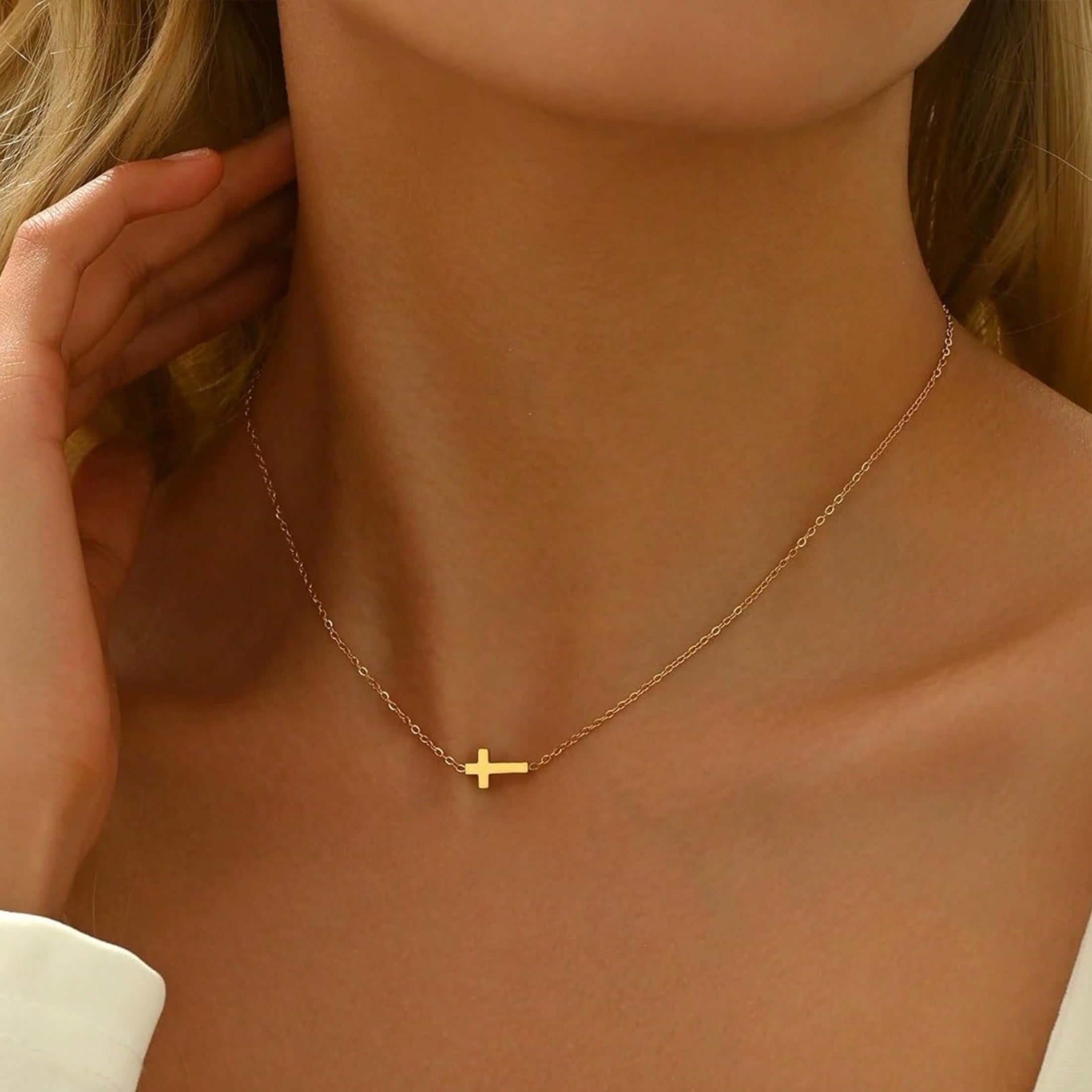1 Piece Elegant Cross Pendant Necklace – Sleek Graceful Lines, Refined Everyday Jewelry Perfect for Women’s Light Romantic Dates & Daily Commutes, Practical Stylish Gift for Girls