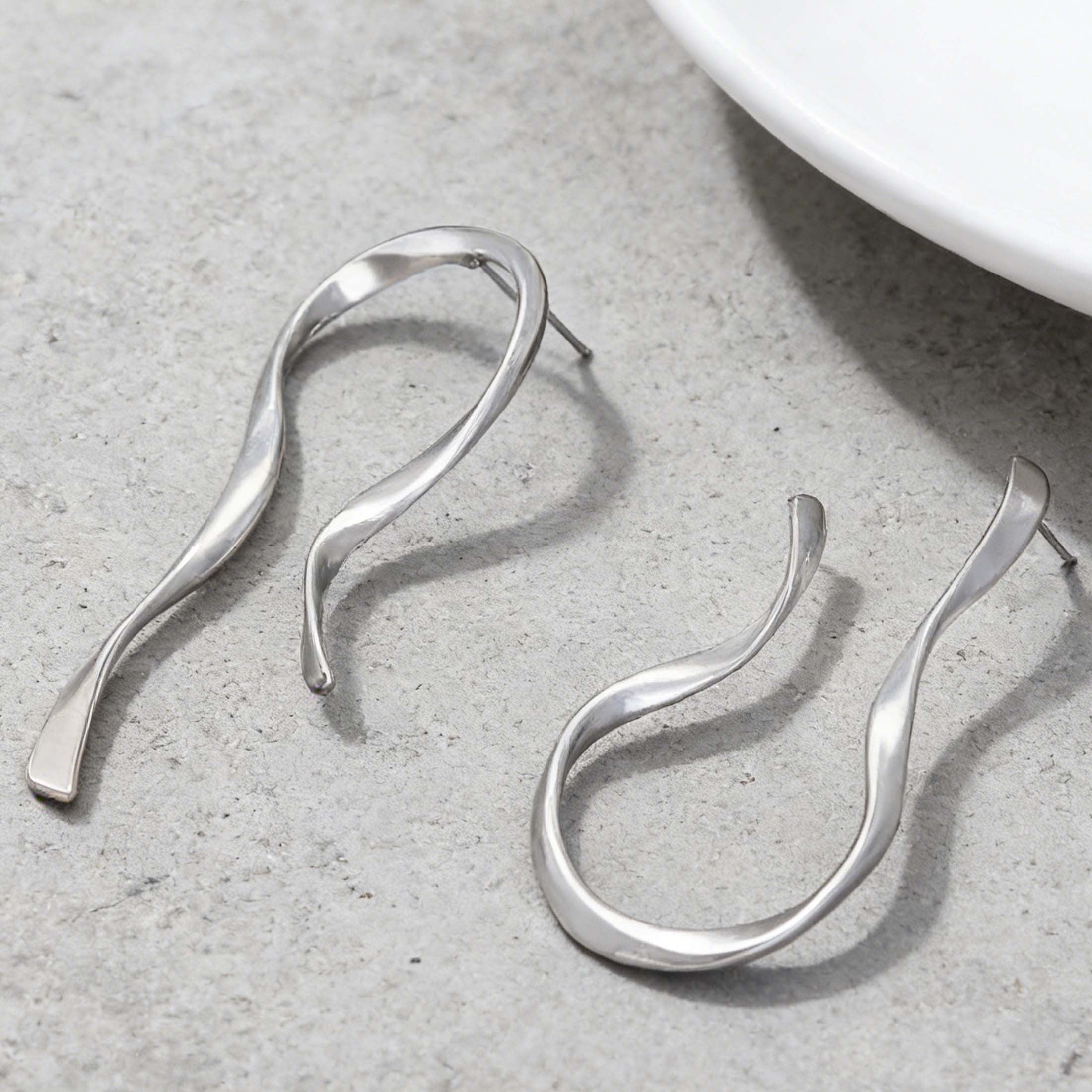 1 Pair of Minimalist Asymmetrical Earrings – Vintage Luster & Sleek Fashionable Lines, Luxurious High-End Vibe Perfect for Dinners, Parties & Special Occasions, Must-Have Jewelry for Women