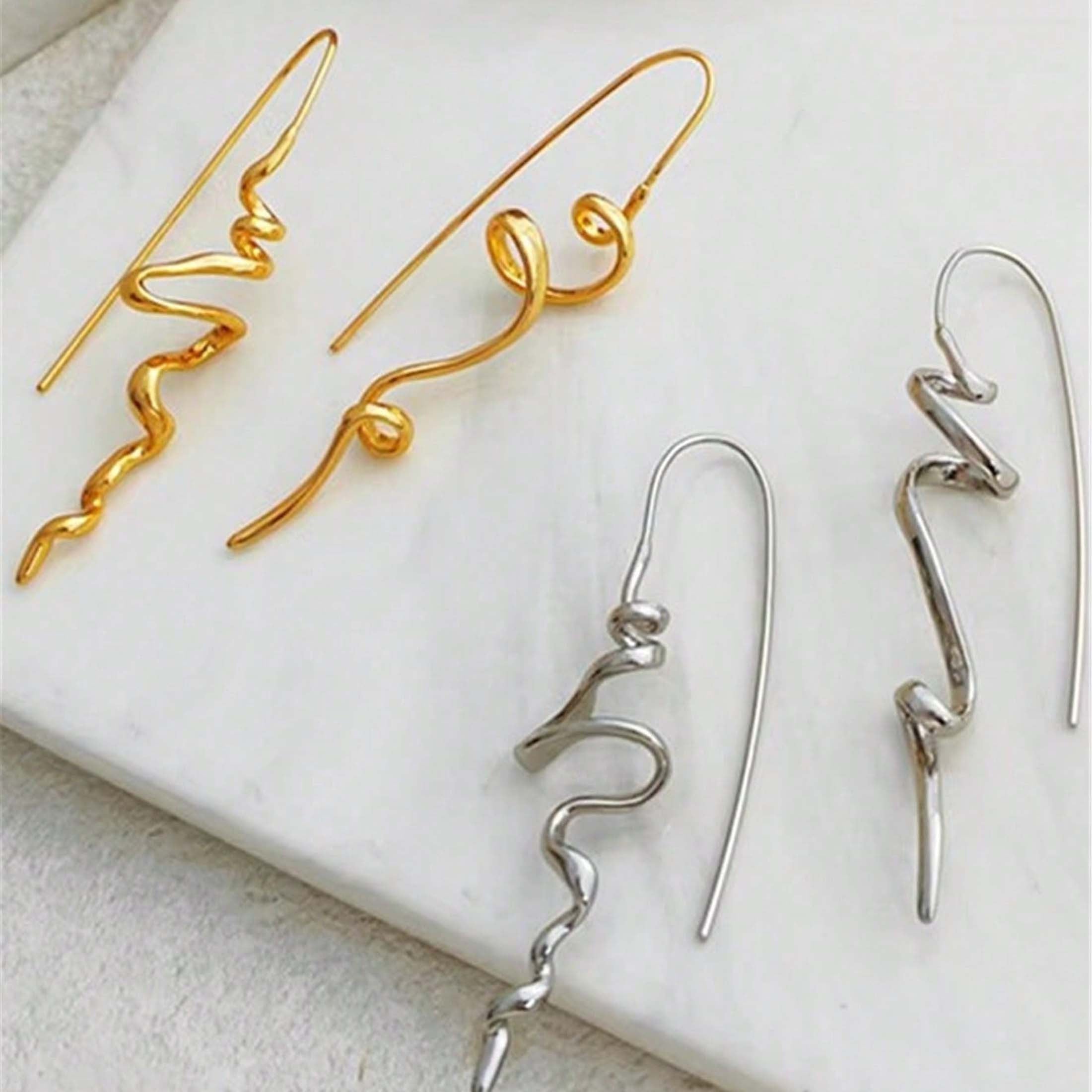 1 Pair Women’s Vintage Abstract Earrings – Floating Accents & Curved Details, Artistic Retro Jewelry Ideal for Brunch Dates & Weekend Getaways