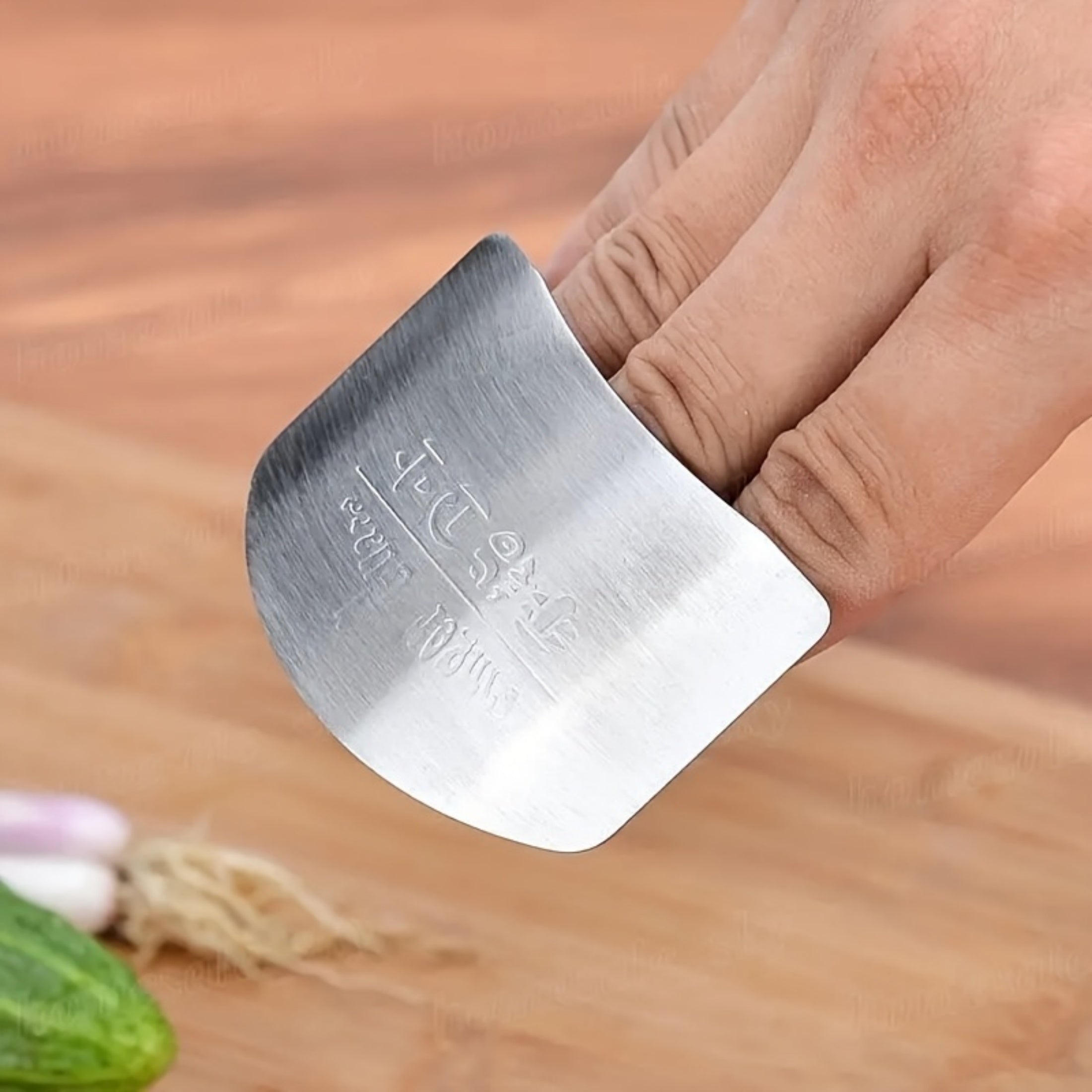 1pc Heavy-Duty Metal Finger Protector, Wear-Resistant Cutting Safety Tool with Optimized Edge, Ergonomic Grip for Easy Operation, Practical Reusable Accessory for Cooking and Outdoor Activities