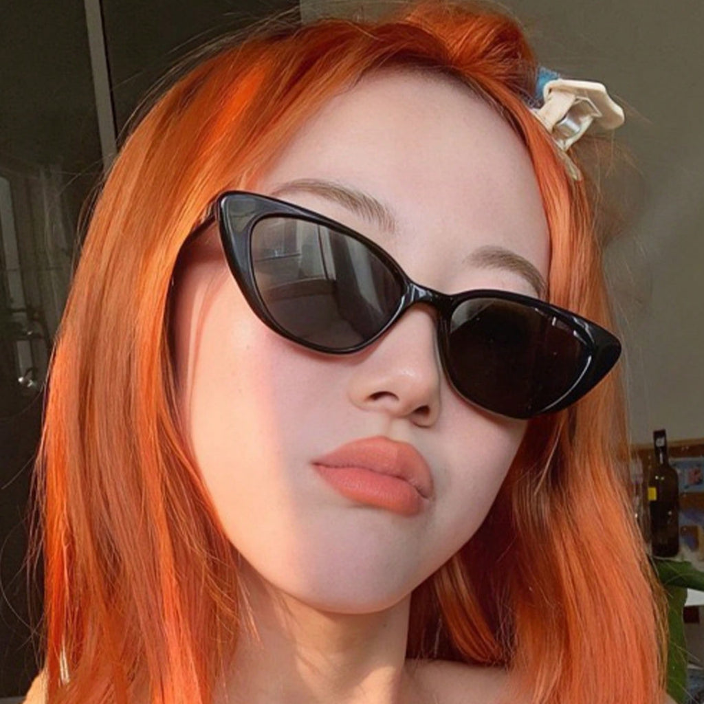 1 Pair Women’s Narrow Frame Retro Black Cat Eye Sunglasses – UV Protection with Unique Black Gradient Lenses, Plastic Frame & Face-Slimming Design, Elegant Versatile Fashion Eyewear