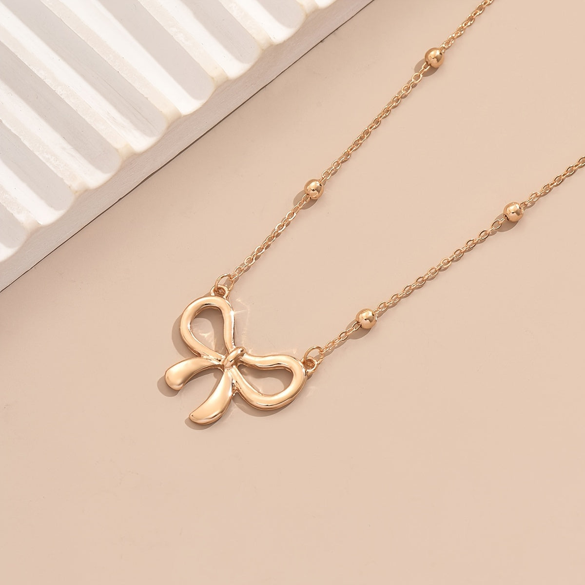 1 Piece Trendy Bow Pendant Clavicle Chain – Women’s Dainty Elegant Jewelry, Suitable for Commutes & Dates, Excellent Holiday Gift for Family and Friends