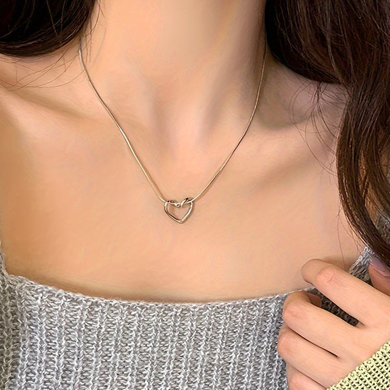 1Pc Minimalist Elegant Open Heart Necklace, Gold Tone Hollow Heart Outline Pendant with Adjustable Chain Fits Various Necklines, Lightweight All-Day Wear Jewelry for Casual, Date & Office Outfits, Sweet Gift for Teens, Young Women and Lovers