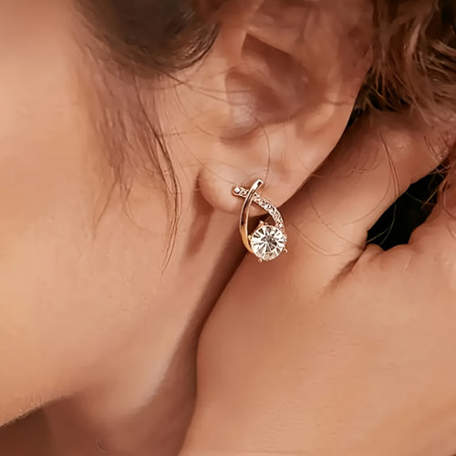 1 Pair of Fashionable & Elegant Gold Stud Earrings – Adorned with Sparkling Cubic Zirconia, Cute Stylish Design Perfect for Daily Wear, Travel & Celebration Events